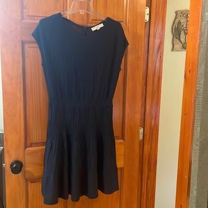 Cute flattering dress!